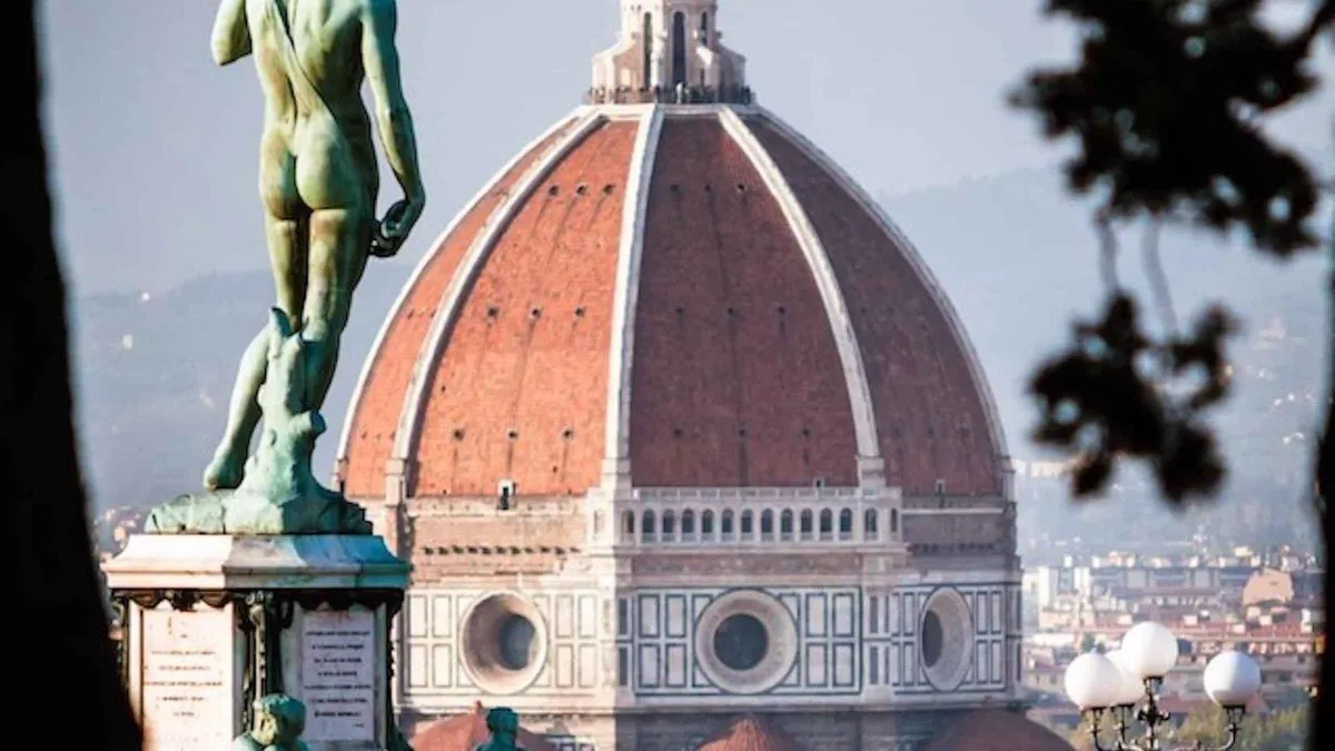 Guided group climbing Brunelleschi's Dome on a Florence Duomo tour with museum visit in Italy