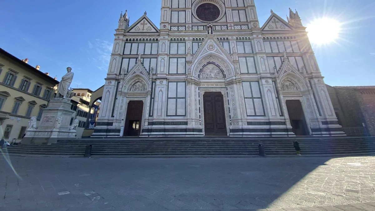 Guide explaining Giotto frescoes on a Santa Croce basilica guided tour in Florence, Italy