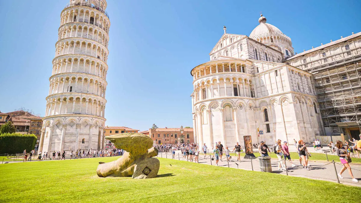 Coach group at Piazza dei Miracoli on a half-day Pisa tour from Florence with optional Leaning Tower climb